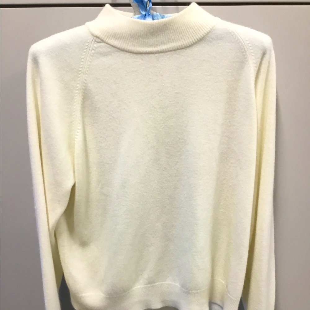 Drapers & Damon’s off white mock turtleneck